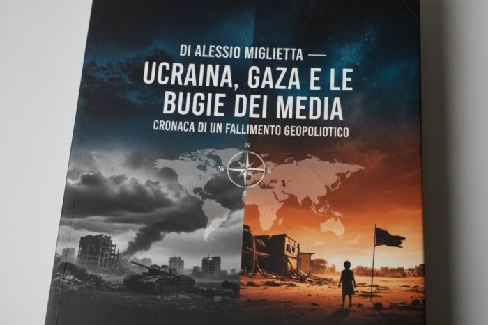 La copertina del libro "Ucraina, Gaza e le bugie dei media" di Alessio Miglietta, con una mappa del mondo sullo sfondo e immagini di distruzione e guerra.
